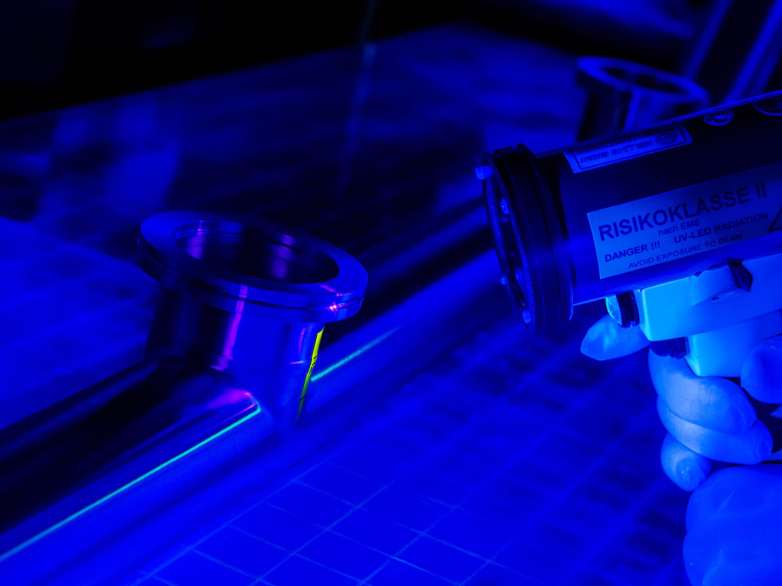 Particle measurement under UV light